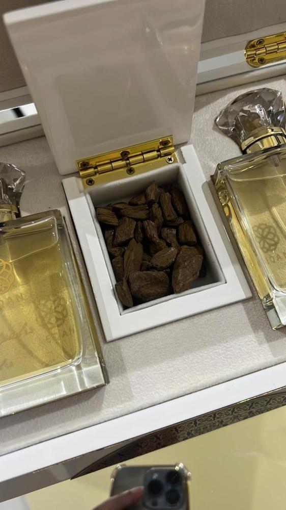 صندوق عطور مع عود